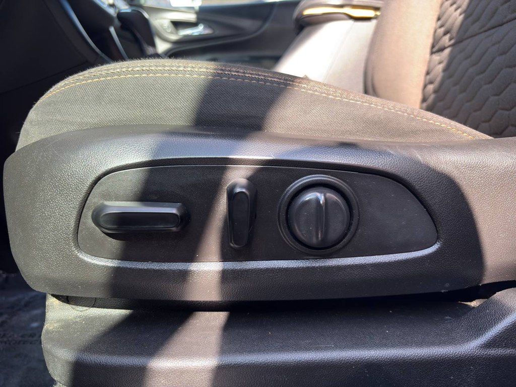 Photo 19 of this CHEVROLET EQUINOX