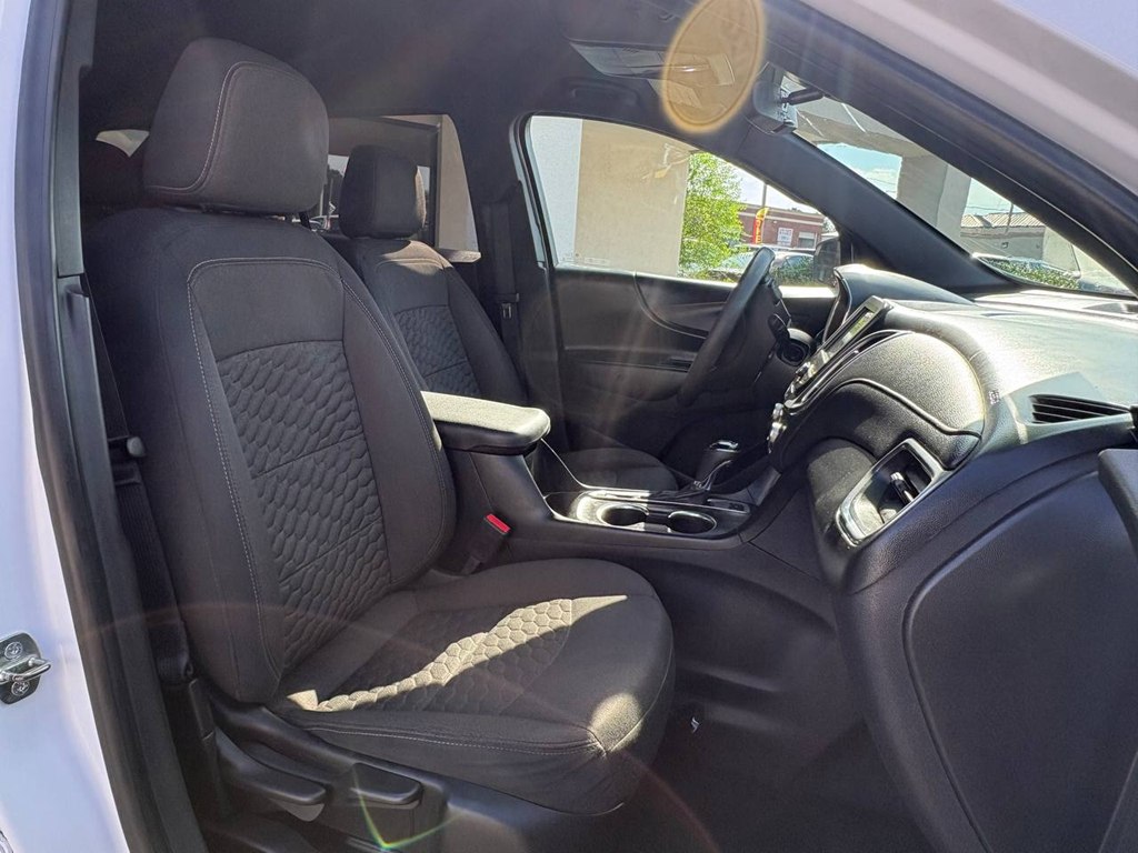 Photo 9 of this CHEVROLET EQUINOX