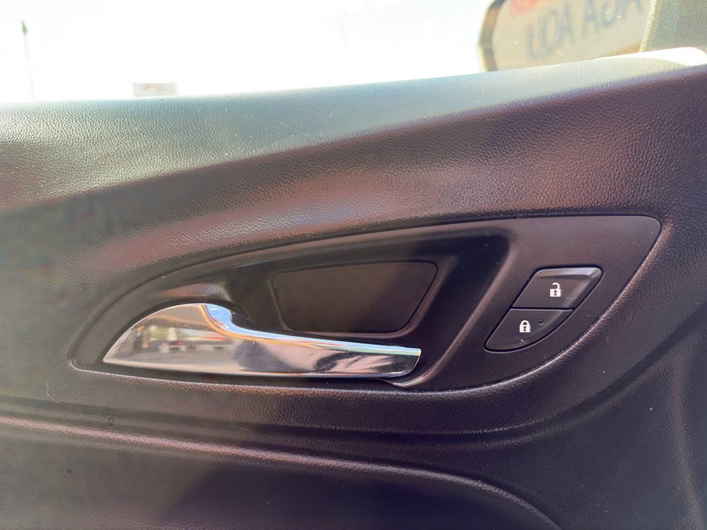 Photo 17 of this CHEVROLET EQUINOX