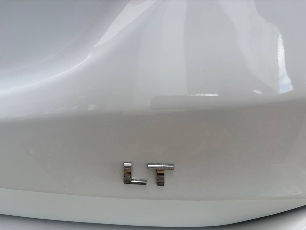 Photo 38 of this CHEVROLET EQUINOX