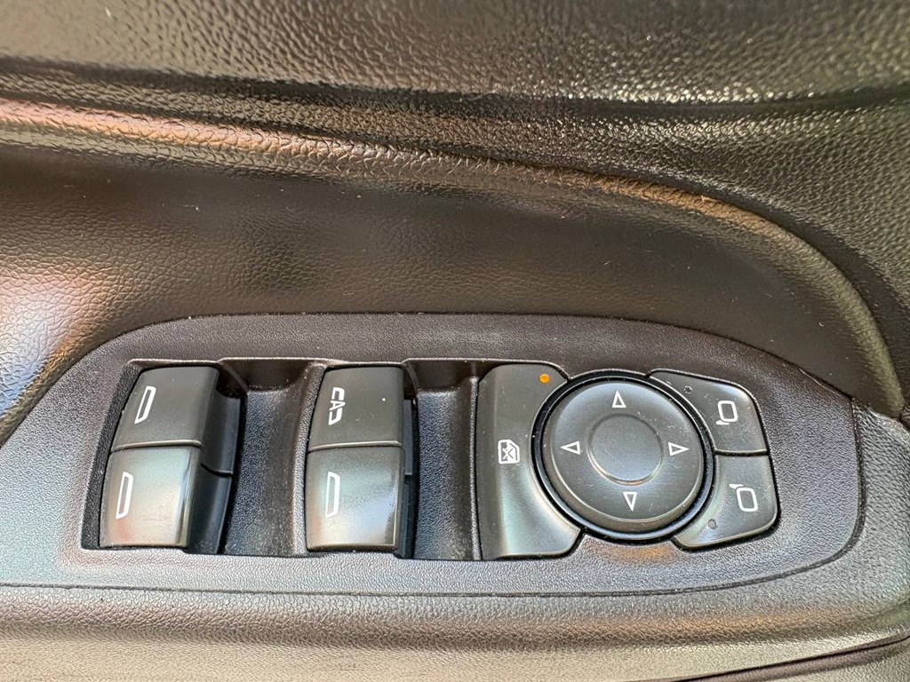 Photo 18 of this CHEVROLET EQUINOX