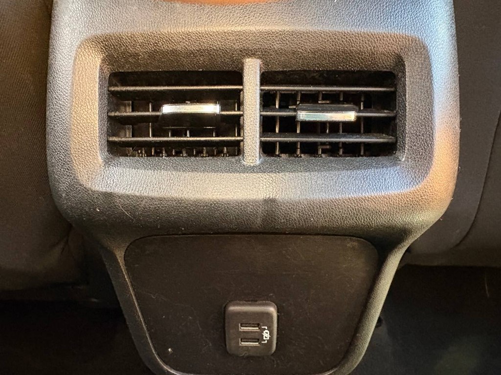 Photo 32 of this CHEVROLET EQUINOX
