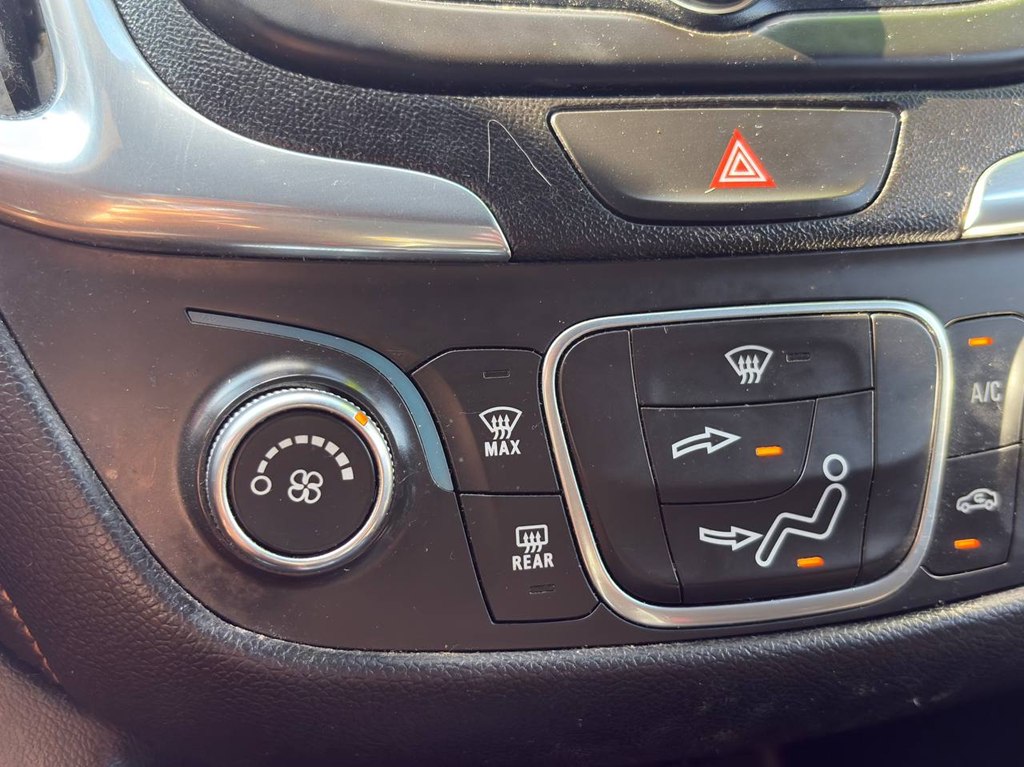 Photo 26 of this CHEVROLET EQUINOX