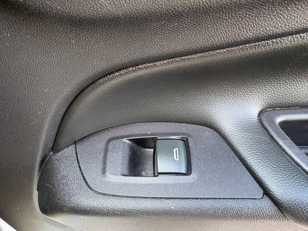 Photo 12 of this CHEVROLET EQUINOX