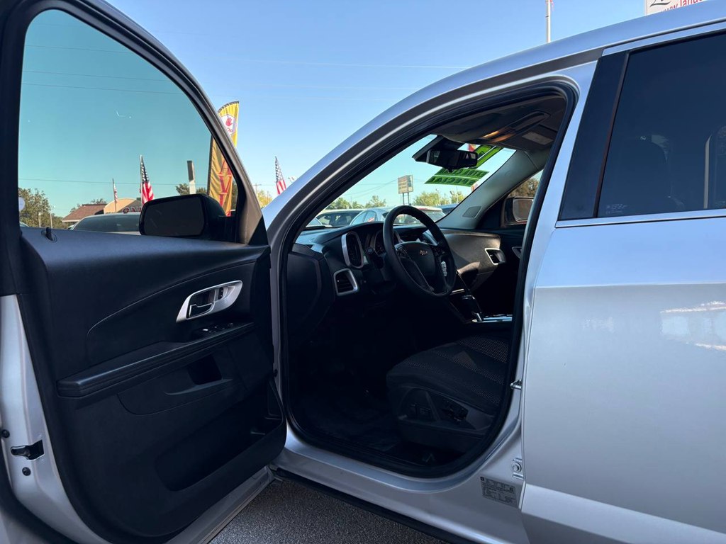 Photo 15 of this CHEVROLET EQUINOX