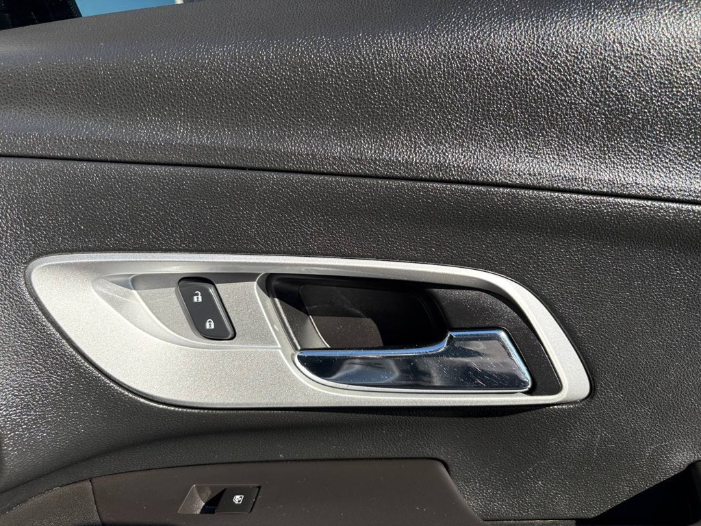 Photo 6 of this CHEVROLET EQUINOX