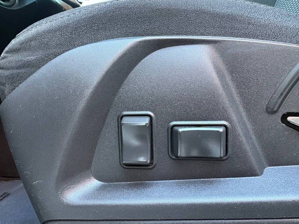 Photo 17 of this CHEVROLET EQUINOX