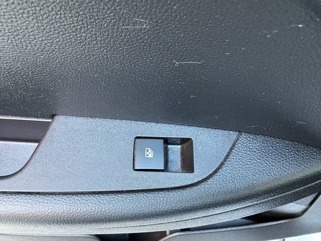 Photo 14 of this CHEVROLET EQUINOX