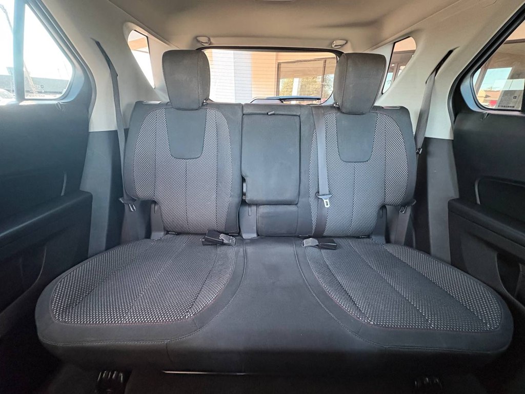 Photo 27 of this CHEVROLET EQUINOX