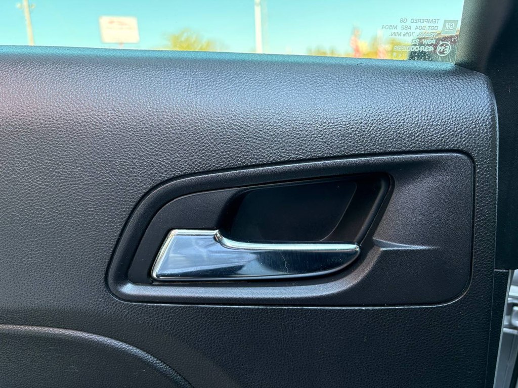 Photo 13 of this CHEVROLET EQUINOX
