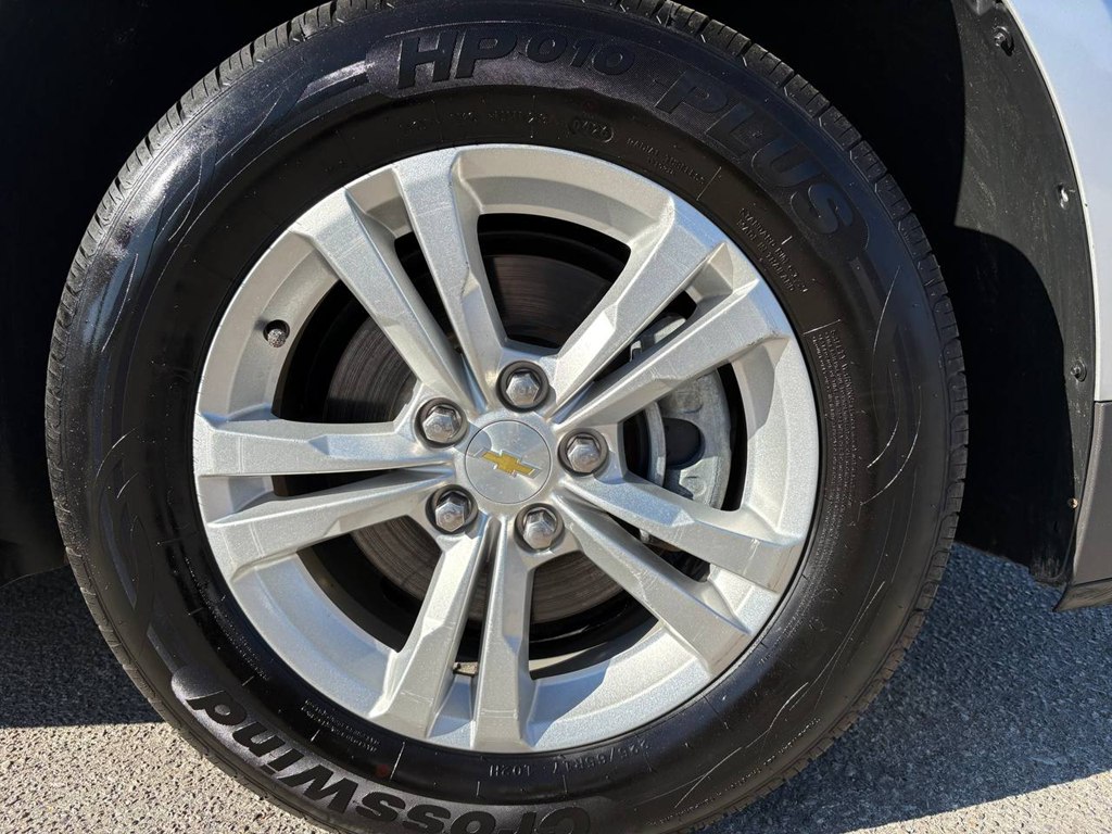 Photo 32 of this CHEVROLET EQUINOX