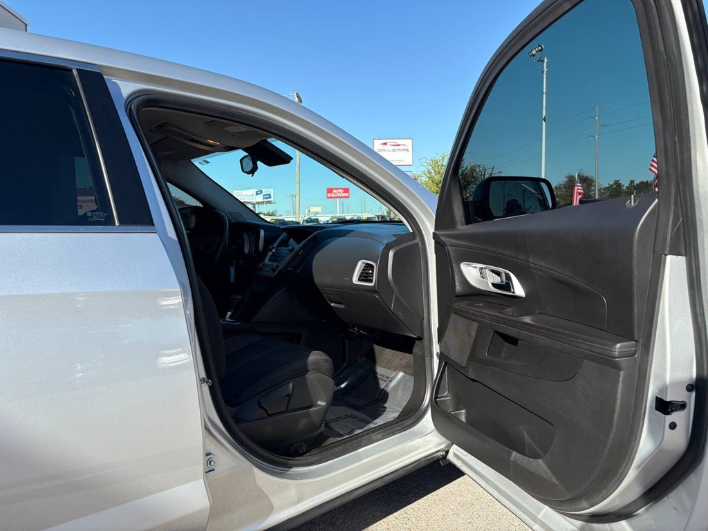 Photo 5 of this CHEVROLET EQUINOX