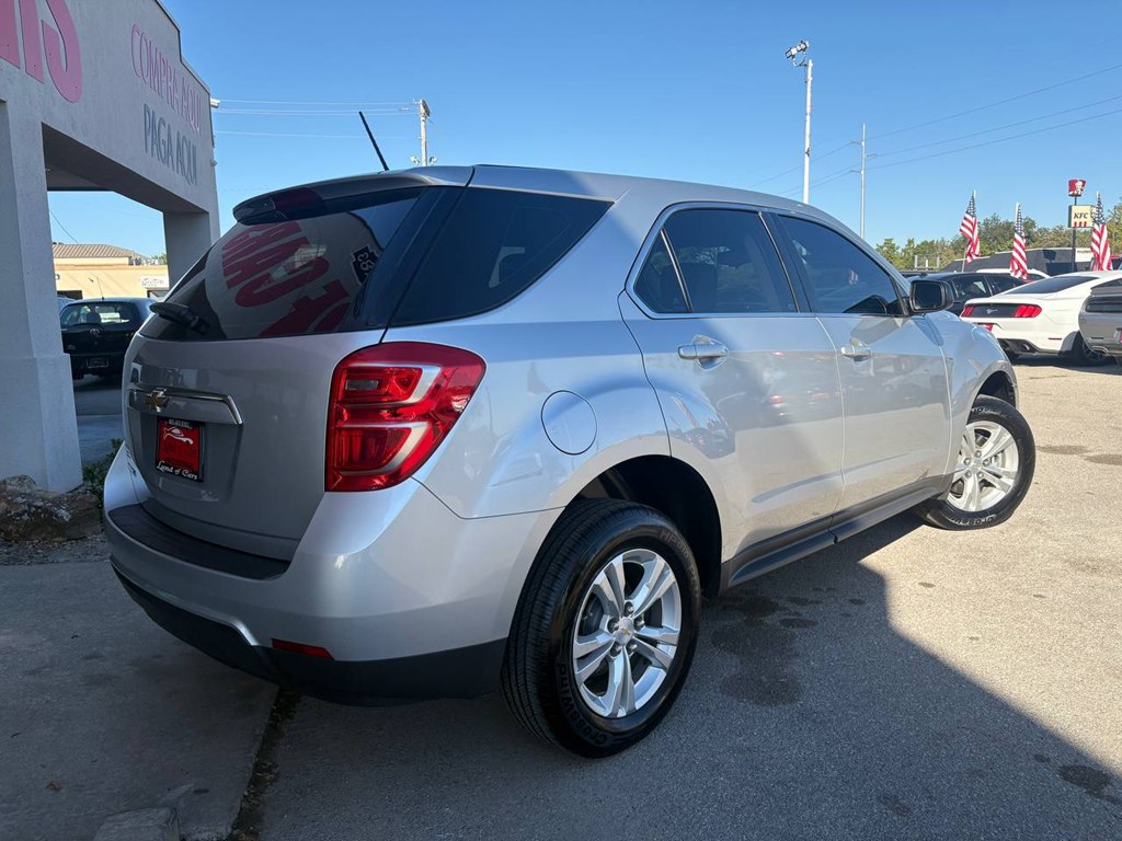 Photo 4 of this CHEVROLET EQUINOX