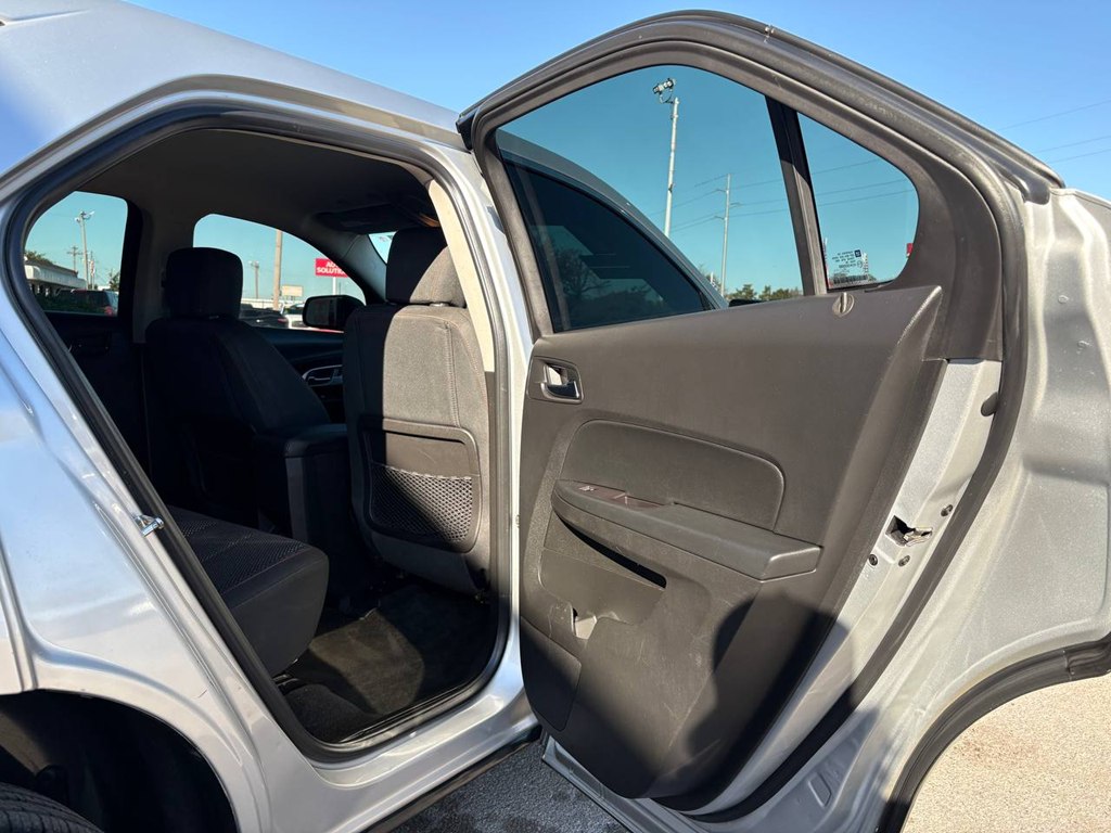Photo 9 of this CHEVROLET EQUINOX
