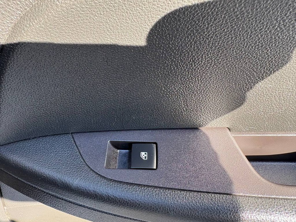 Photo 11 of this CHEVROLET EQUINOX