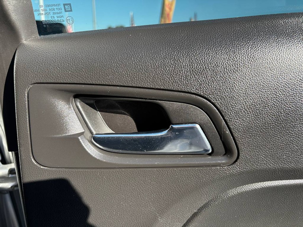 Photo 10 of this CHEVROLET EQUINOX
