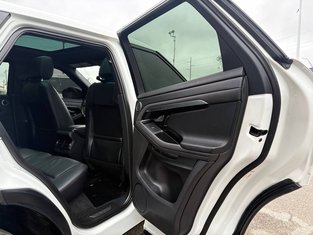Photo 12 of this LAND ROVER RANGE ROVER EVO