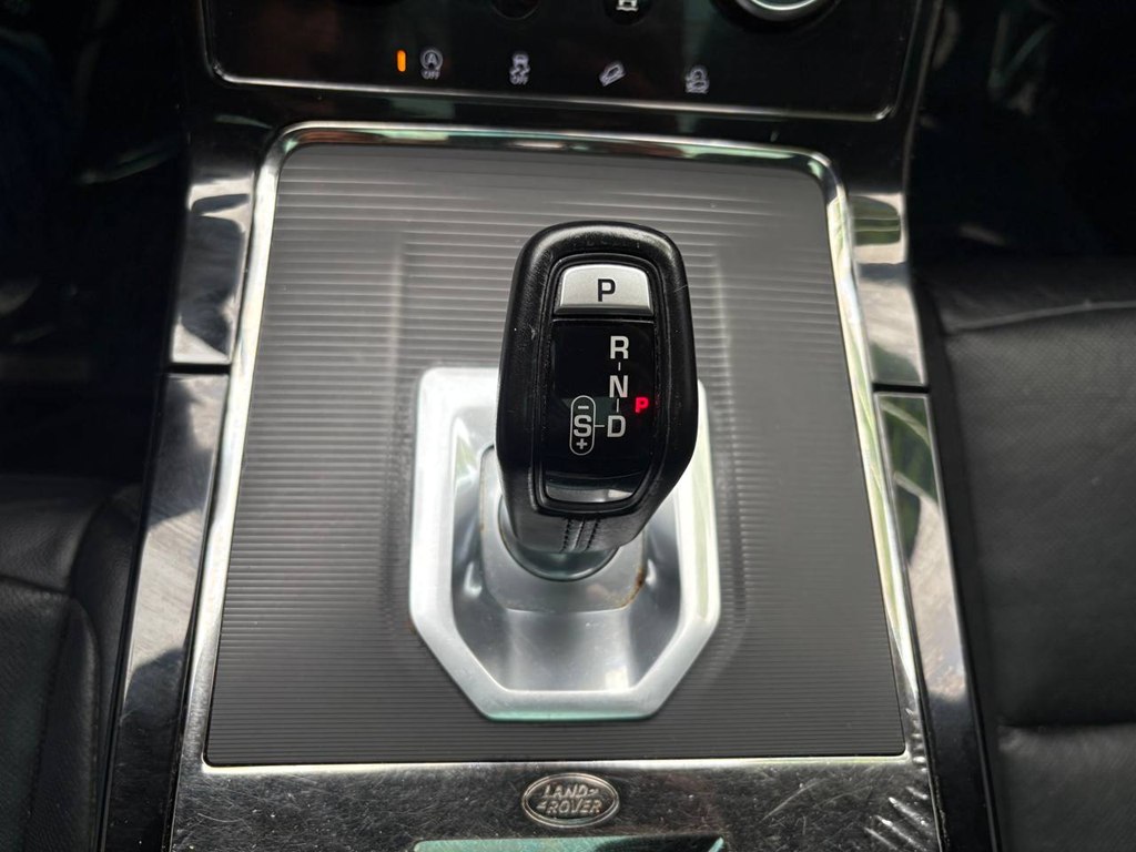 Photo 36 of this LAND ROVER RANGE ROVER EVO
