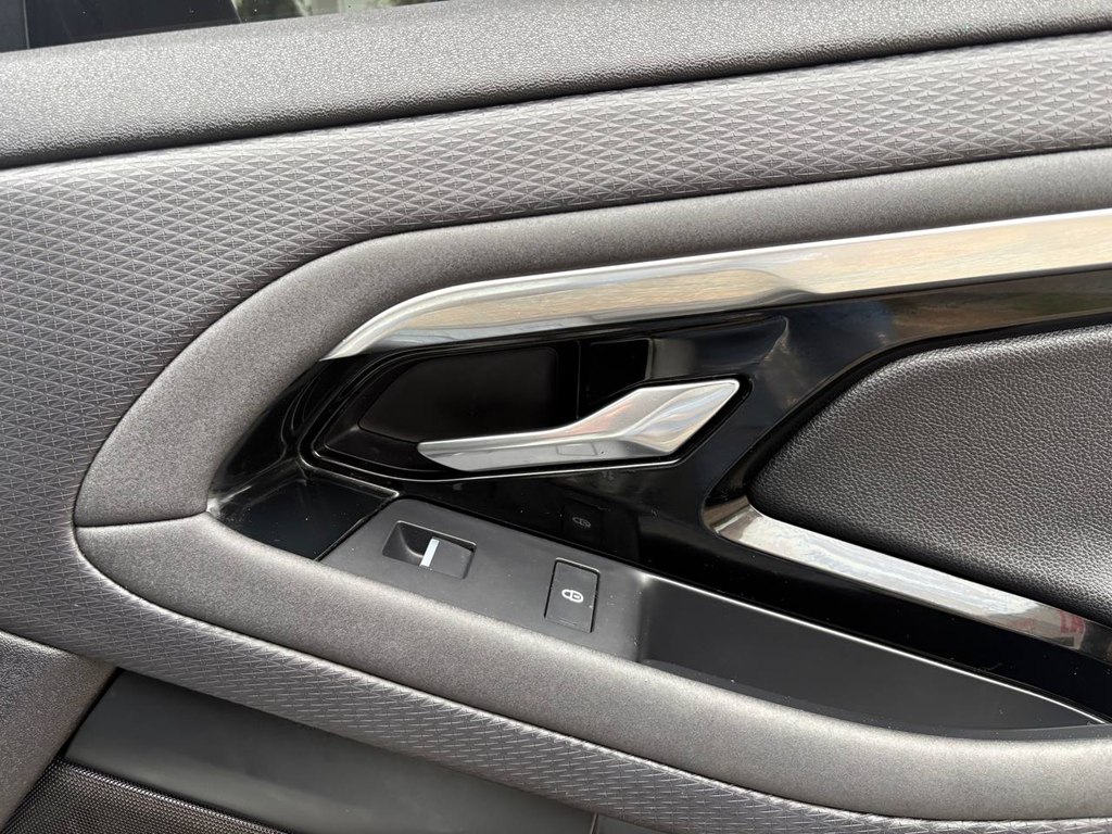 Photo 7 of this LAND ROVER RANGE ROVER EVO