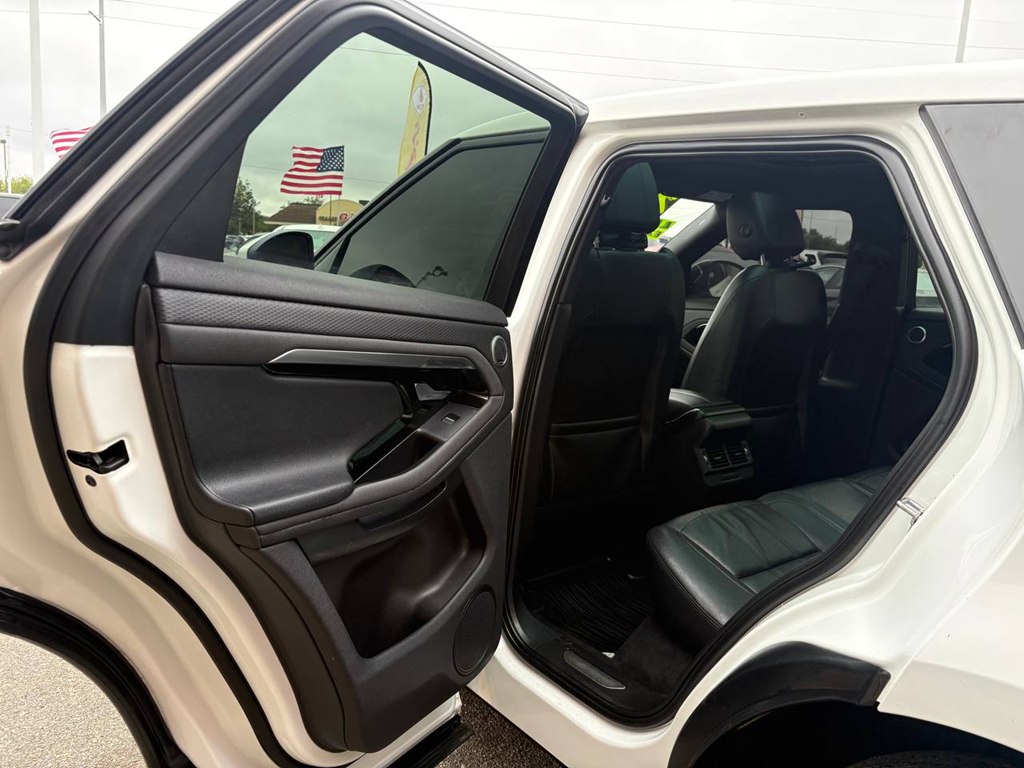Photo 15 of this LAND ROVER RANGE ROVER EVO