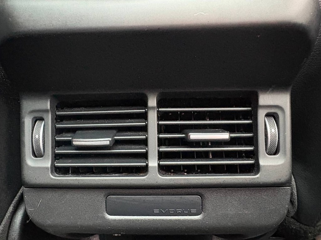 Photo 40 of this LAND ROVER RANGE ROVER EVO