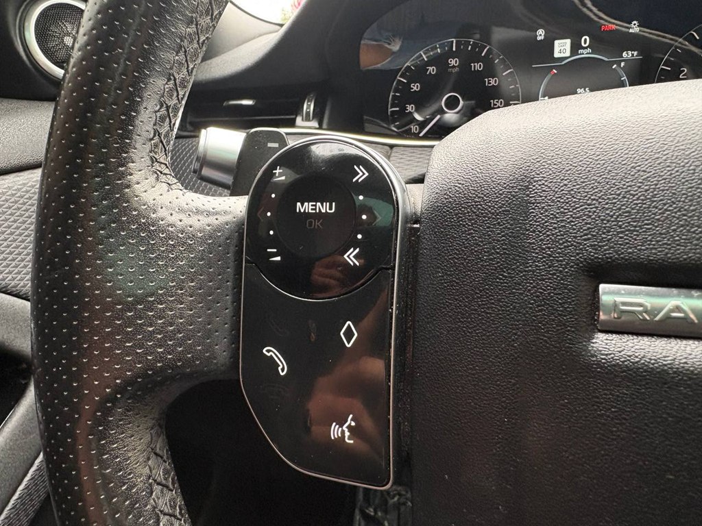 Photo 24 of this LAND ROVER RANGE ROVER EVO