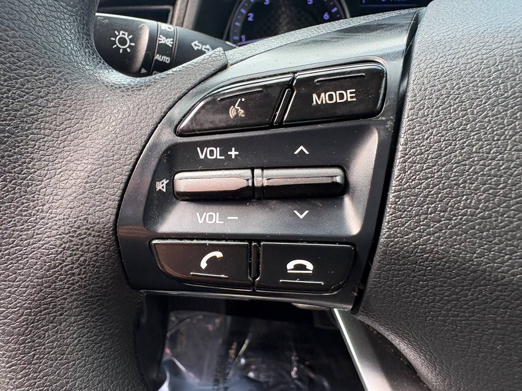 Photo 17 of this HYUNDAI ELANTRA
