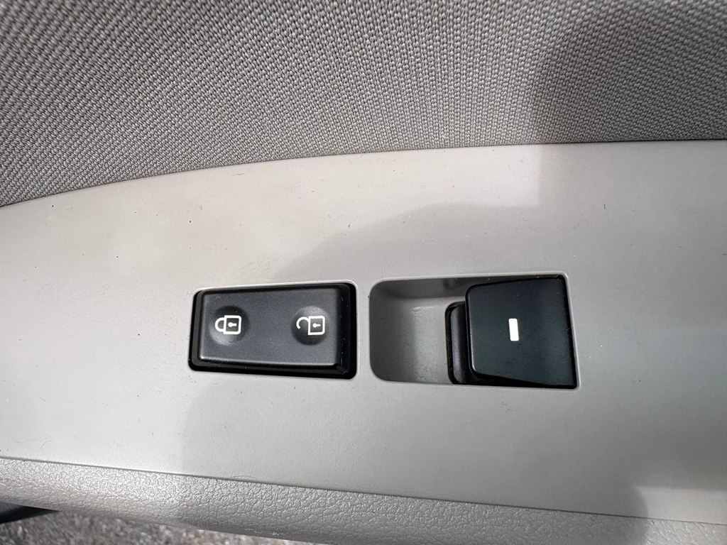 Photo 7 of this HYUNDAI ELANTRA