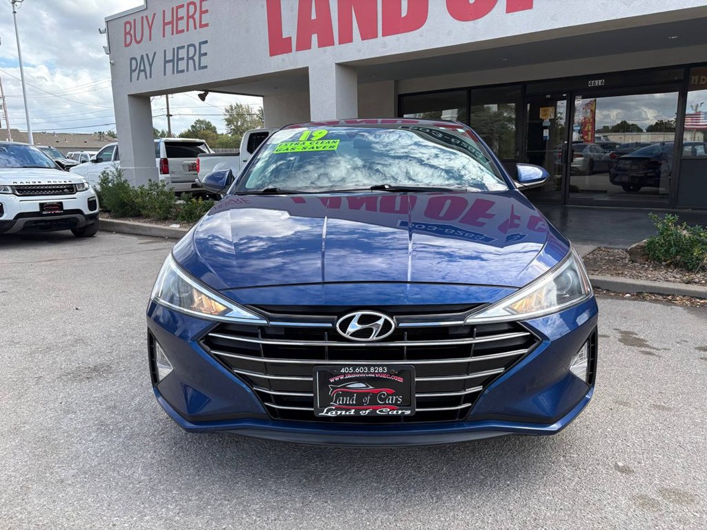 Photo 28 of this HYUNDAI ELANTRA