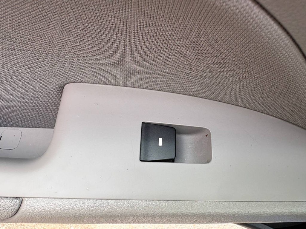 Photo 13 of this HYUNDAI ELANTRA