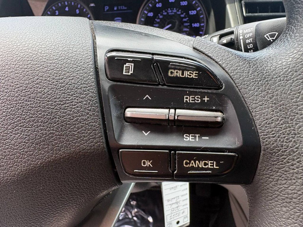 Photo 18 of this HYUNDAI ELANTRA