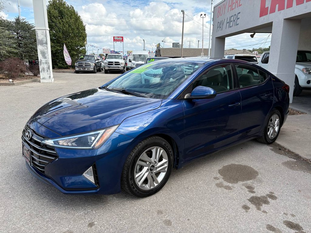 Photo 29 of this HYUNDAI ELANTRA