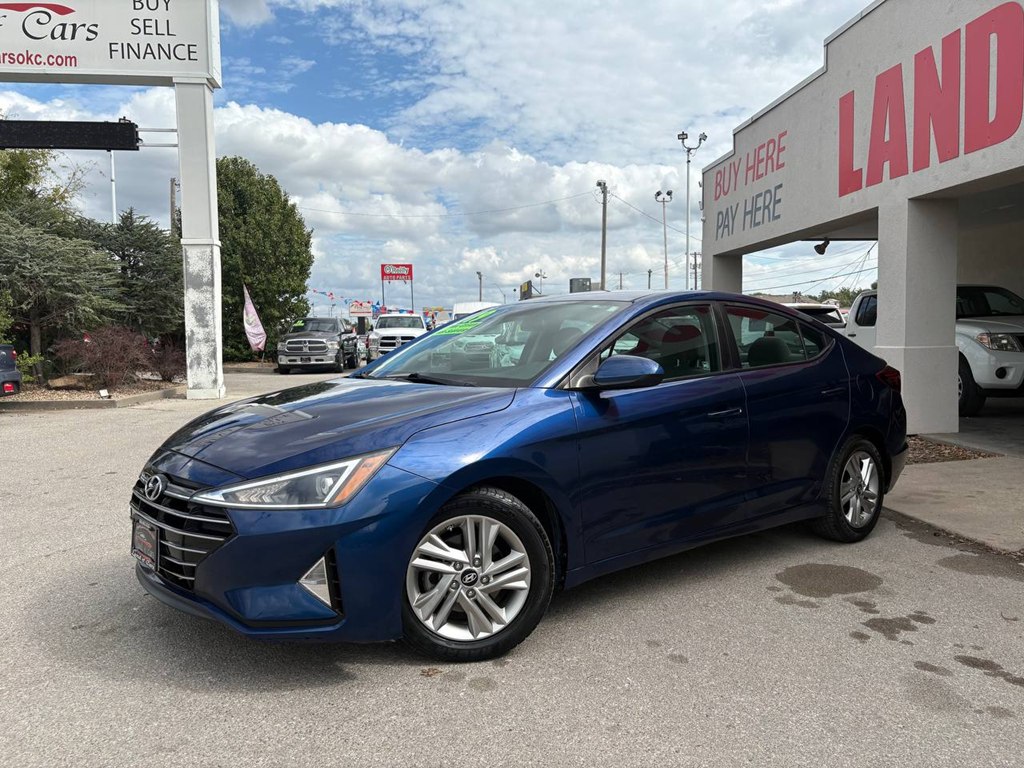 Photo 3 of this HYUNDAI ELANTRA
