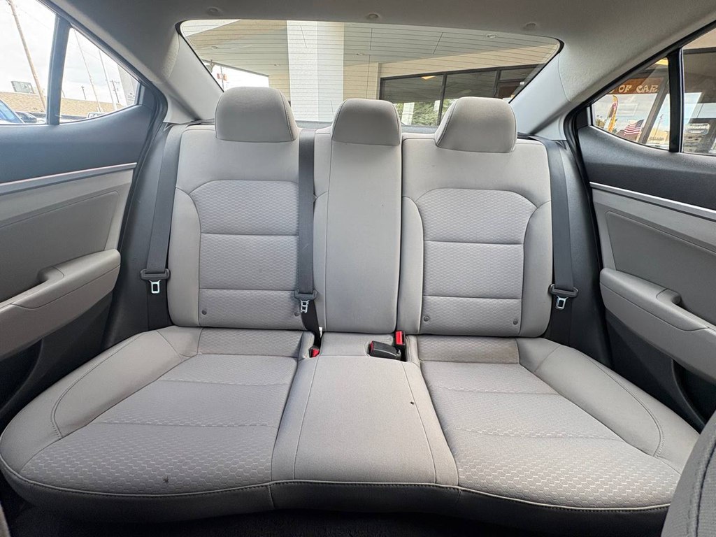 Photo 24 of this HYUNDAI ELANTRA