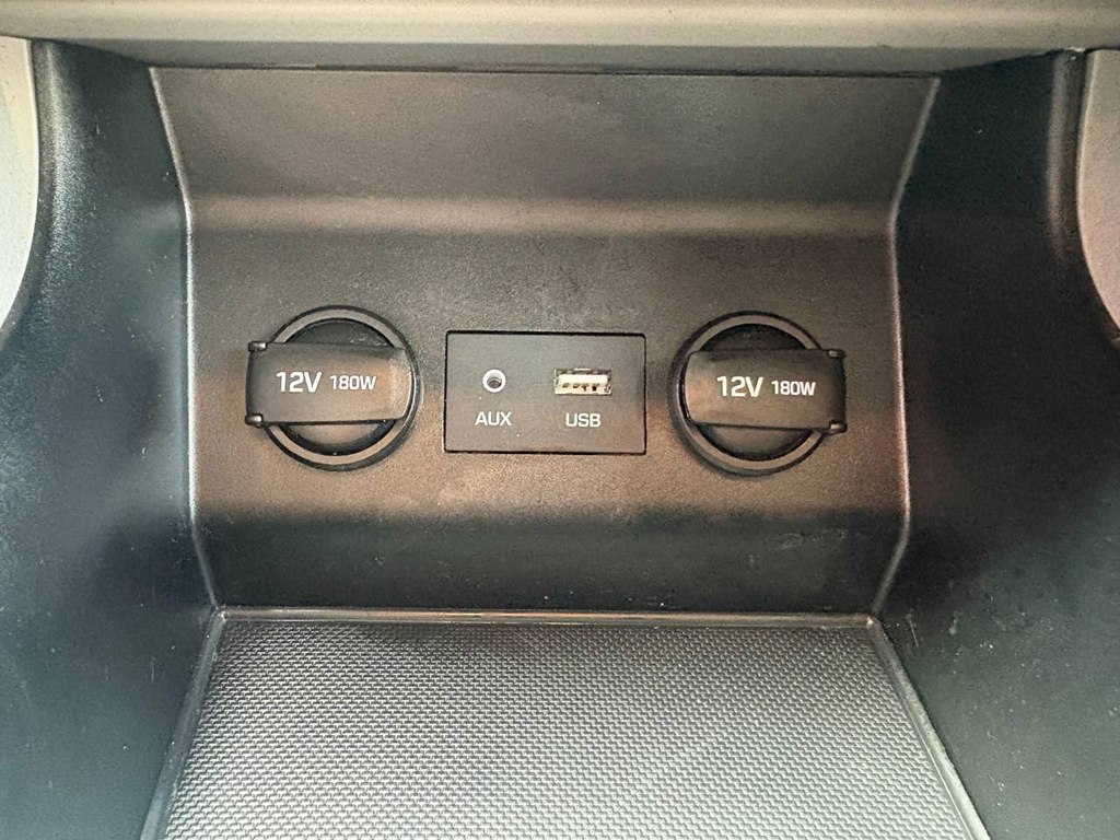 Photo 22 of this HYUNDAI ELANTRA