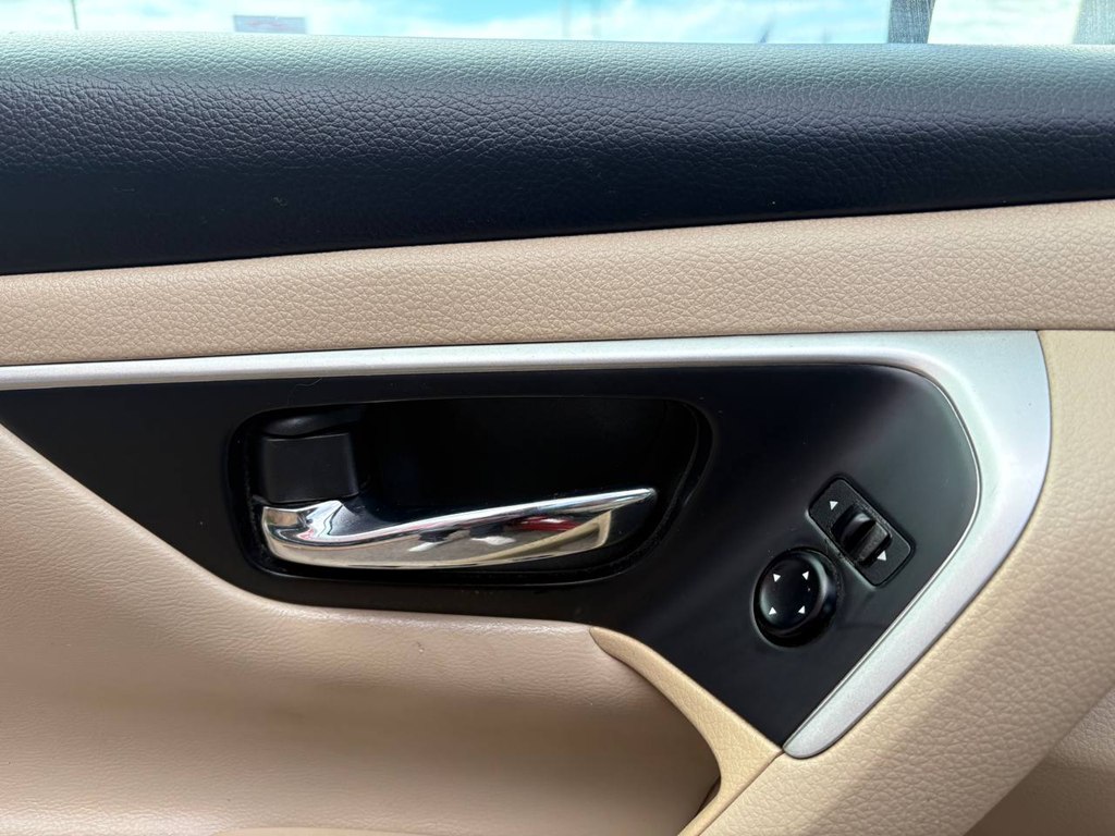Photo 13 of this NISSAN ALTIMA