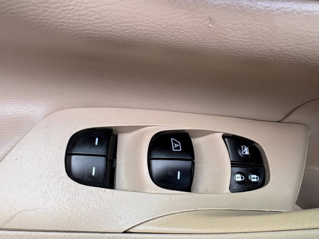 Photo 14 of this NISSAN ALTIMA