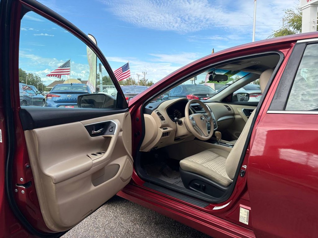 Photo 12 of this NISSAN ALTIMA