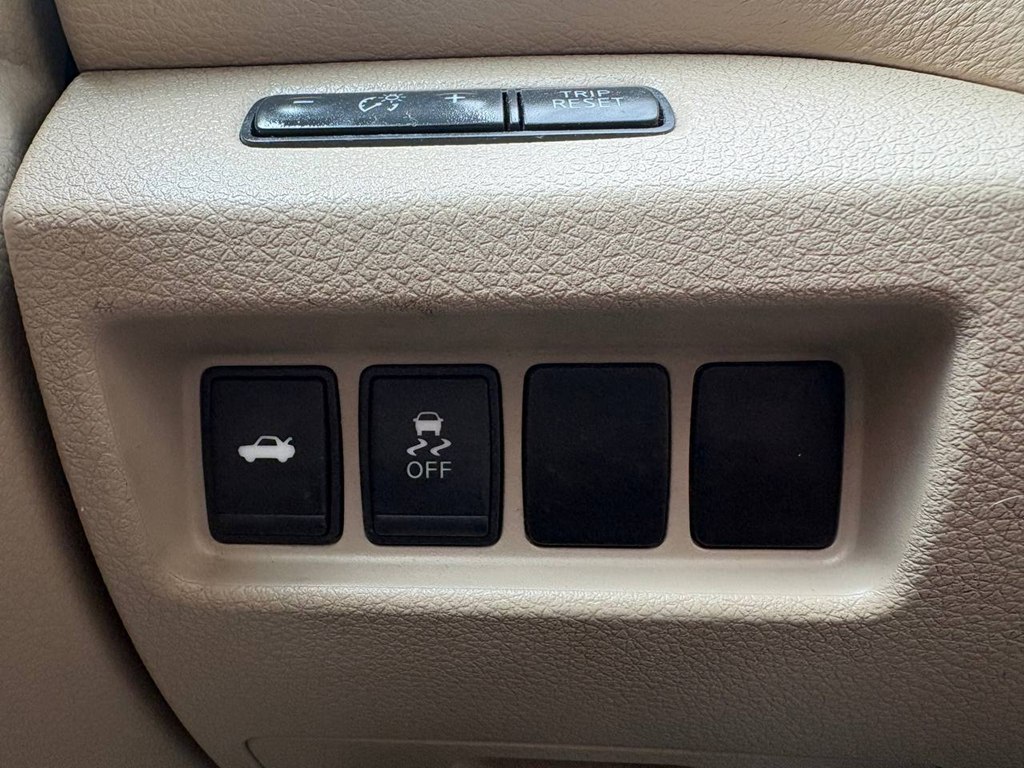 Photo 17 of this NISSAN ALTIMA