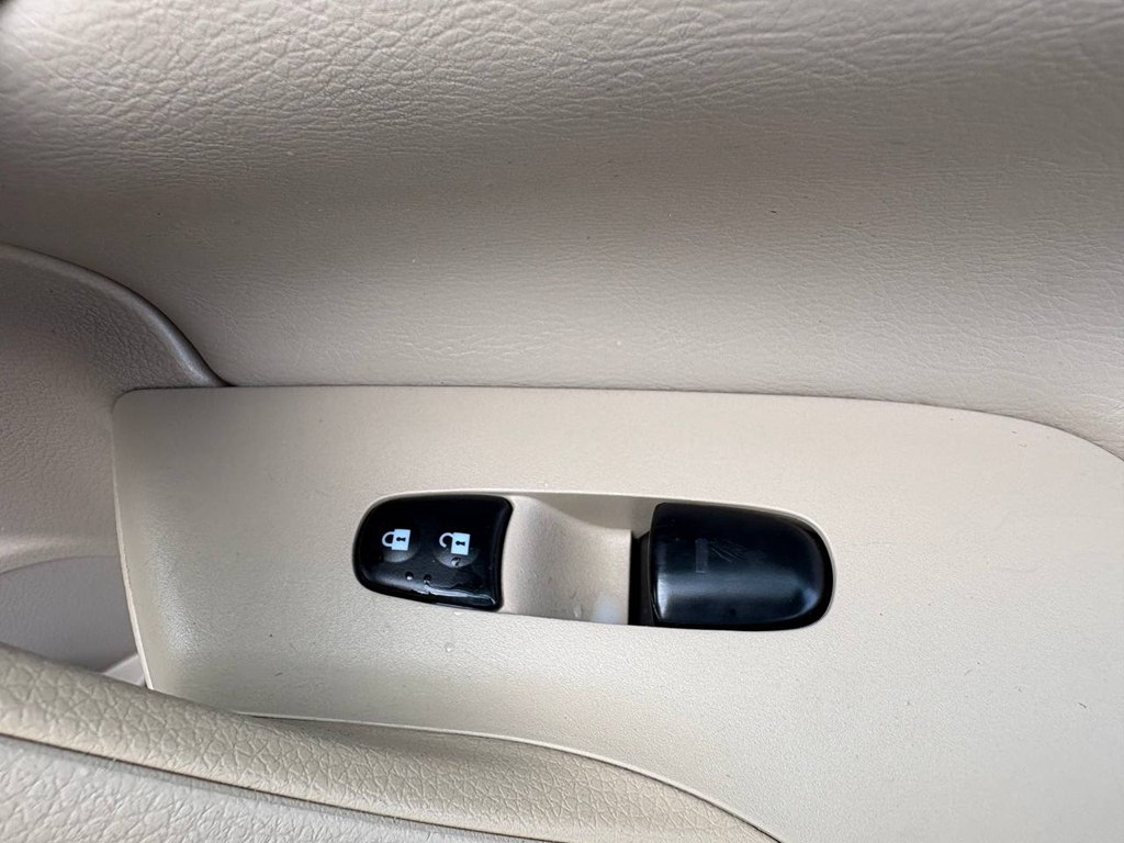 Photo 7 of this NISSAN ALTIMA