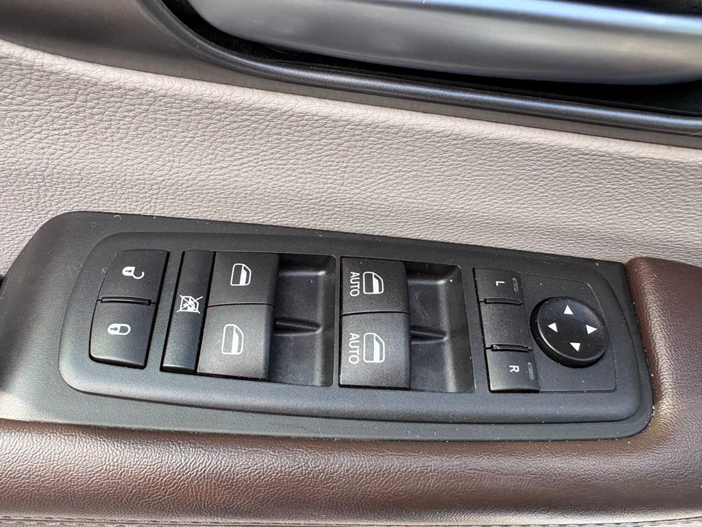 Photo 17 of this CHRYSLER PACIFICA