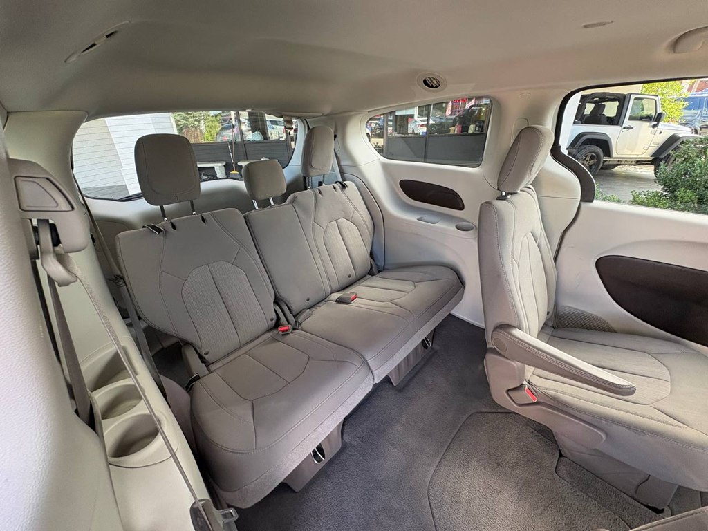 Photo 30 of this CHRYSLER PACIFICA