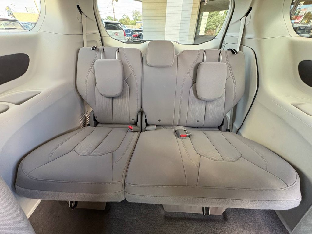 Photo 14 of this CHRYSLER PACIFICA