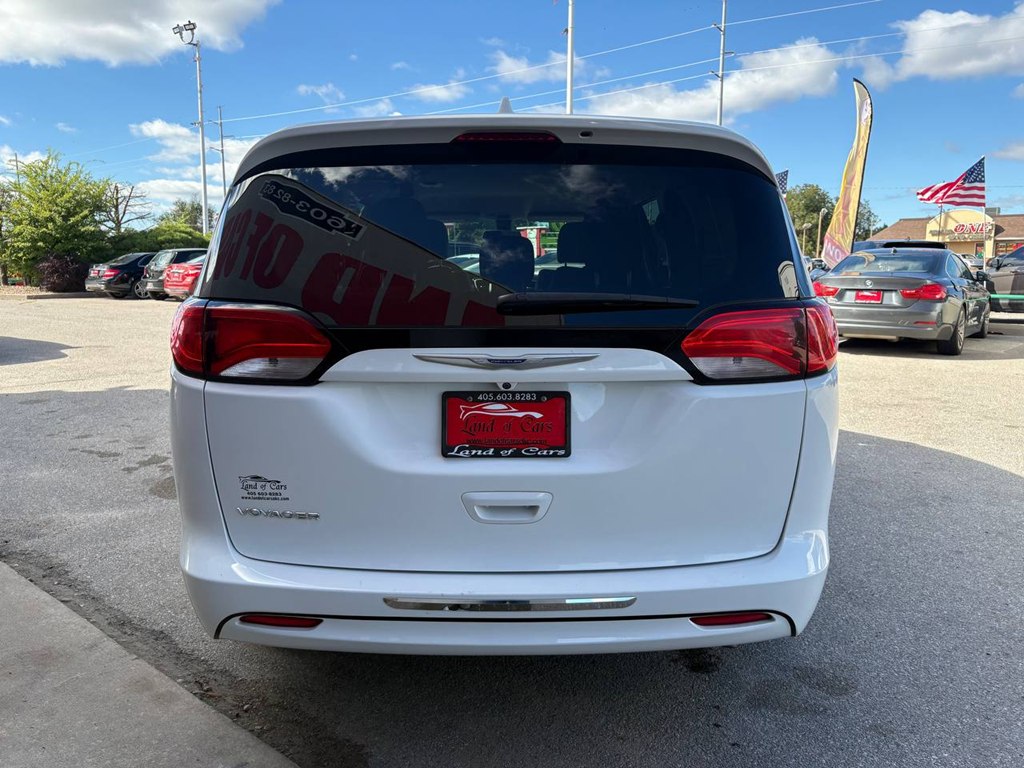 Photo 37 of this CHRYSLER PACIFICA
