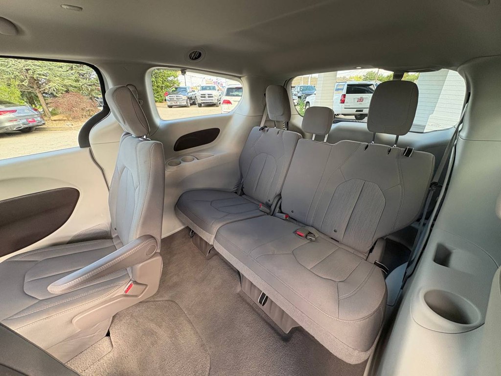 Photo 31 of this CHRYSLER PACIFICA