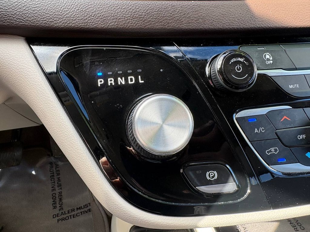 Photo 25 of this CHRYSLER PACIFICA