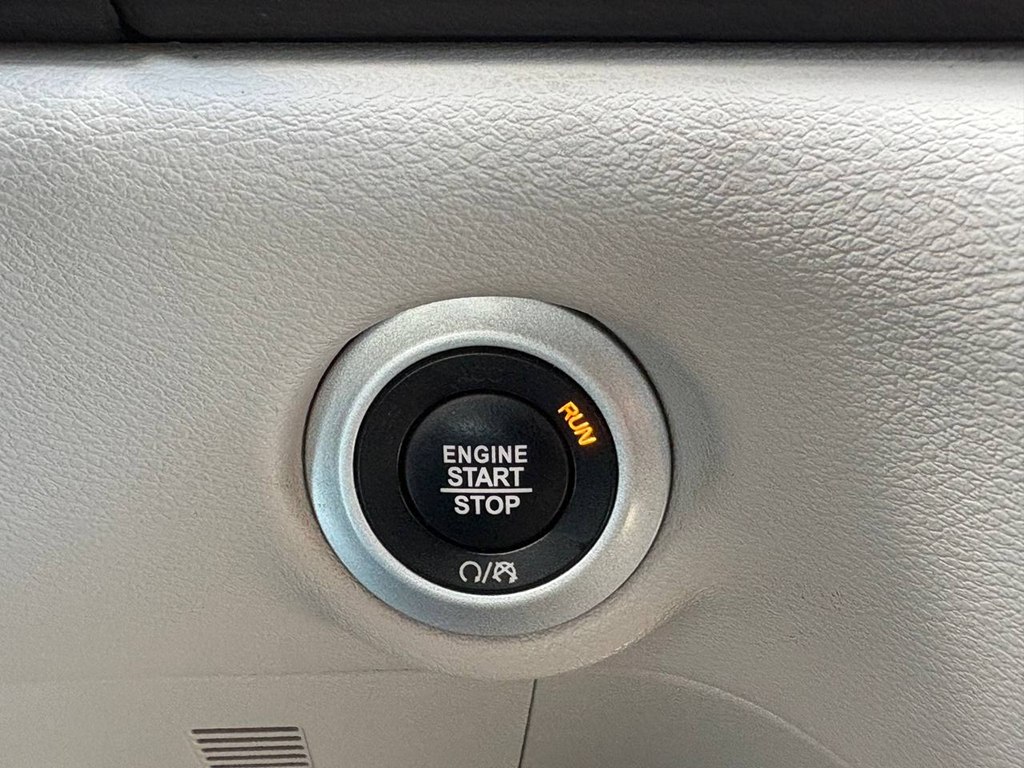 Photo 19 of this CHRYSLER PACIFICA