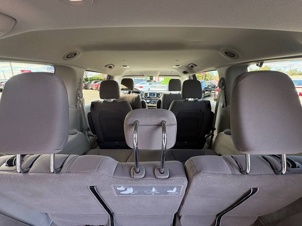 Photo 29 of this CHRYSLER PACIFICA