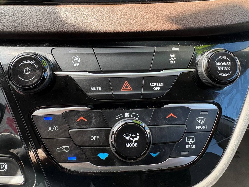 Photo 26 of this CHRYSLER PACIFICA