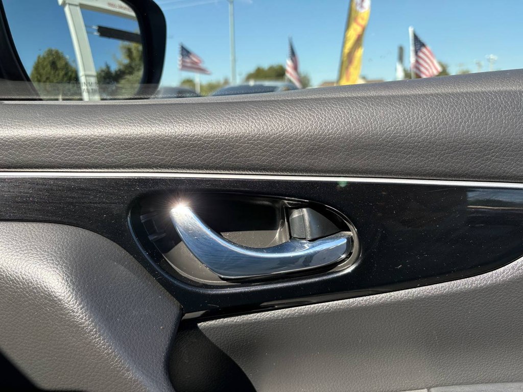 Photo 6 of this NISSAN ROGUE SPORT